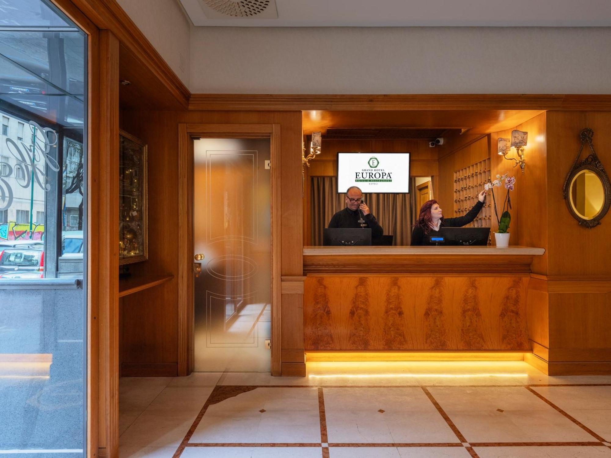 แกรนด์ โฮเทล ยูโรปา Hotel เนเปิลส์ ภายนอก รูปภาพ