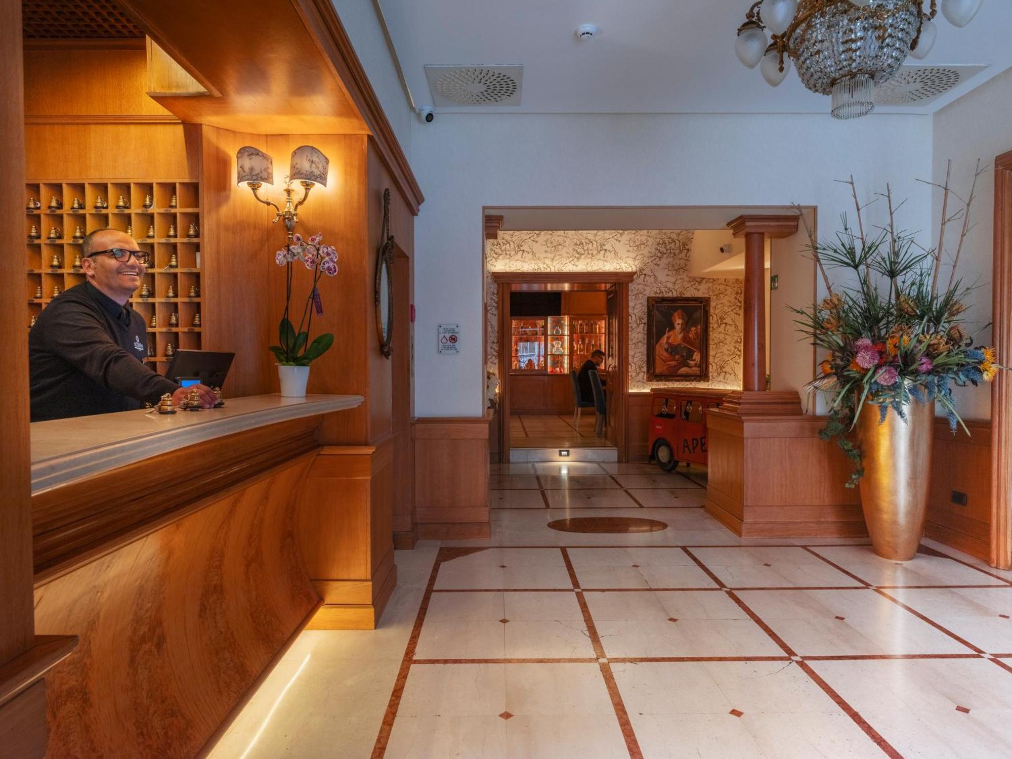 แกรนด์ โฮเทล ยูโรปา Hotel เนเปิลส์ ภายนอก รูปภาพ